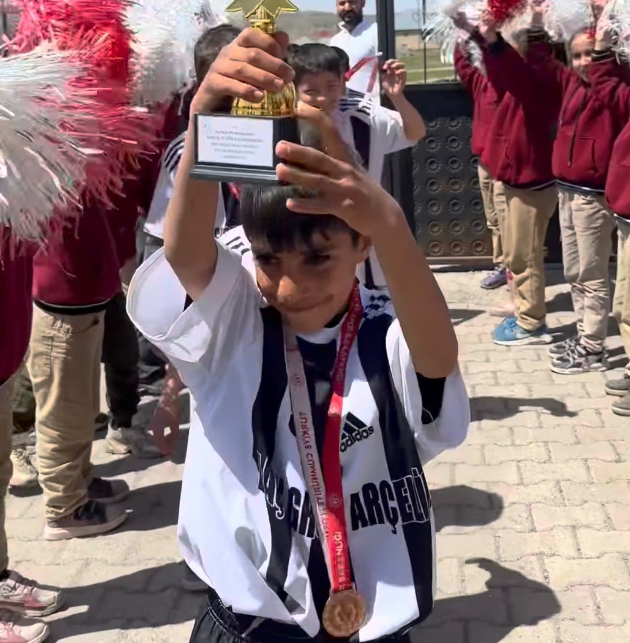 Patnos’ta minik şampiyonlara coşkulu karşılama