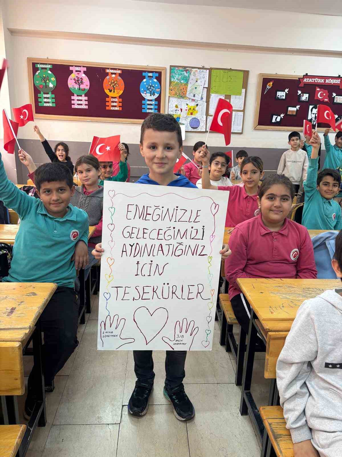 Siirt’te öğrencilerden öğretmenlere sıcak karşılama