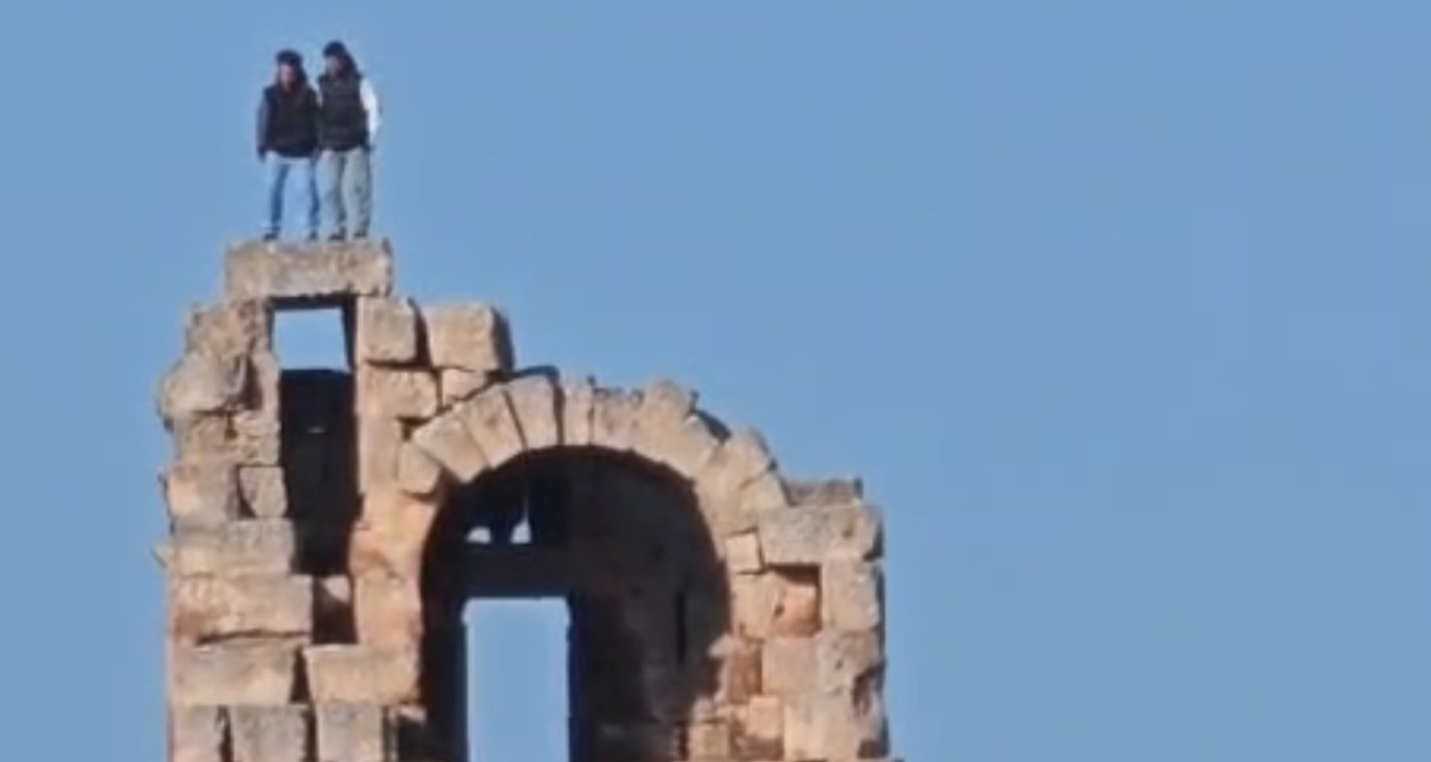 Tarihi yapıda tepki çeken halay