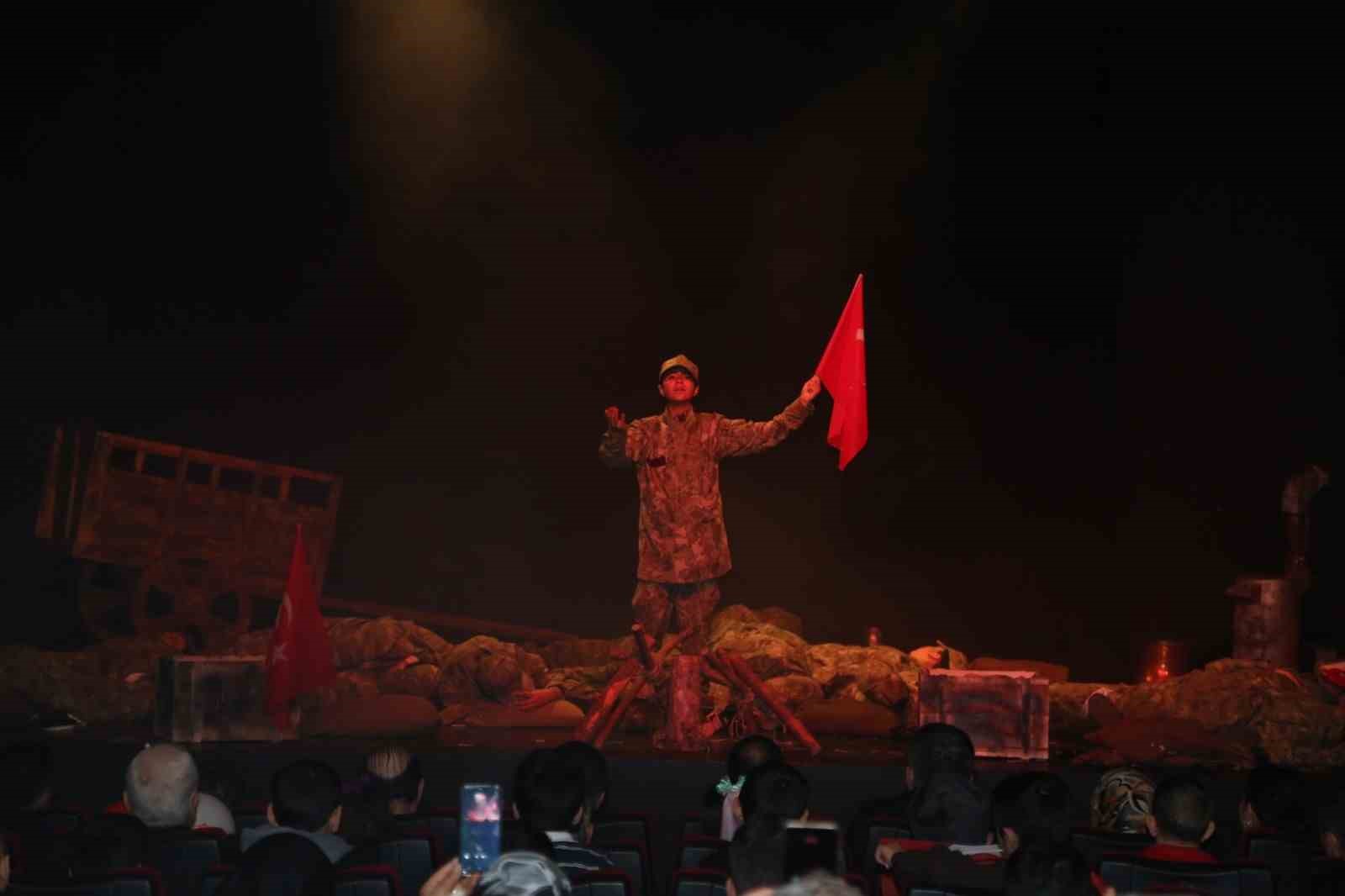 Erzurum’da Çanakkale ruhu sahneye taşındı