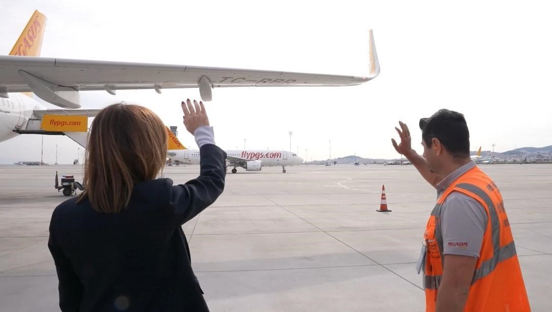 İran’da mahsur kalan Pegasus uçağı 52 gün sonra Sabiha Gökçen’de alkışlarla karşılandı