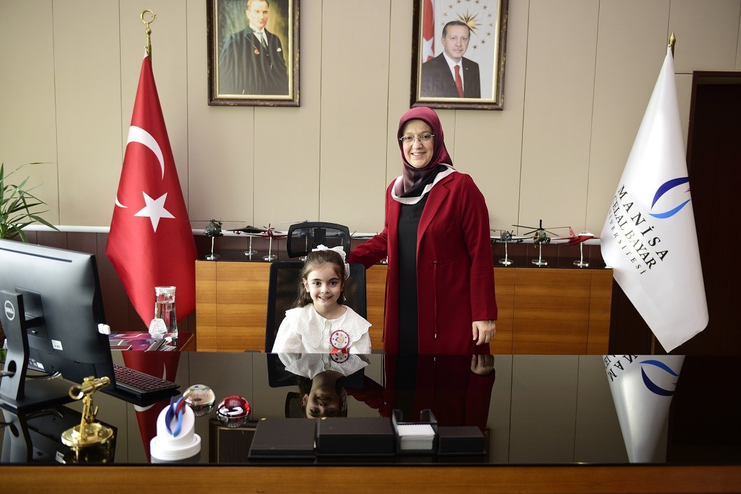 MCBÜ Rektörlüğünde 23 Nisan coşkusu