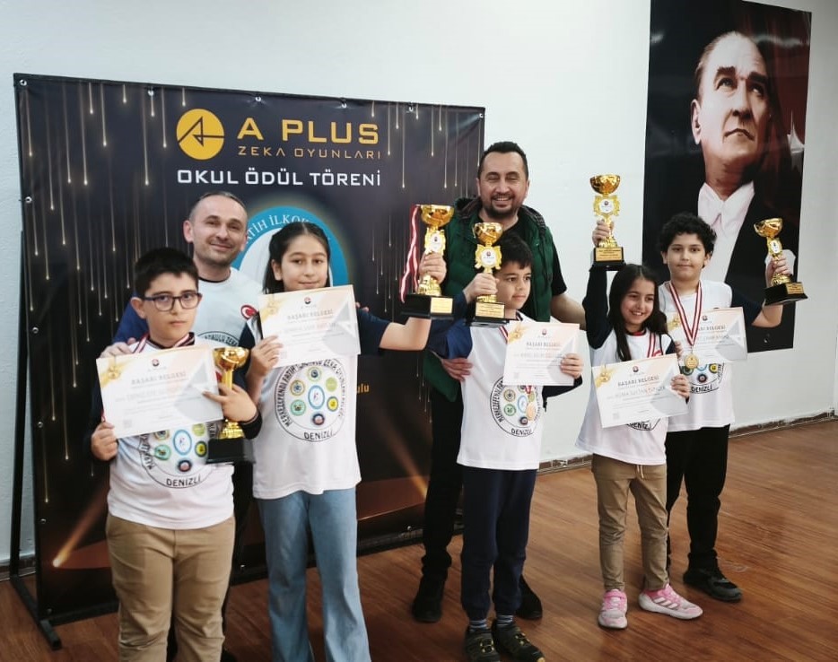 Merkezefendi’nin gururu öğrenciler zeka oyunlarında kürsüye çıktı
