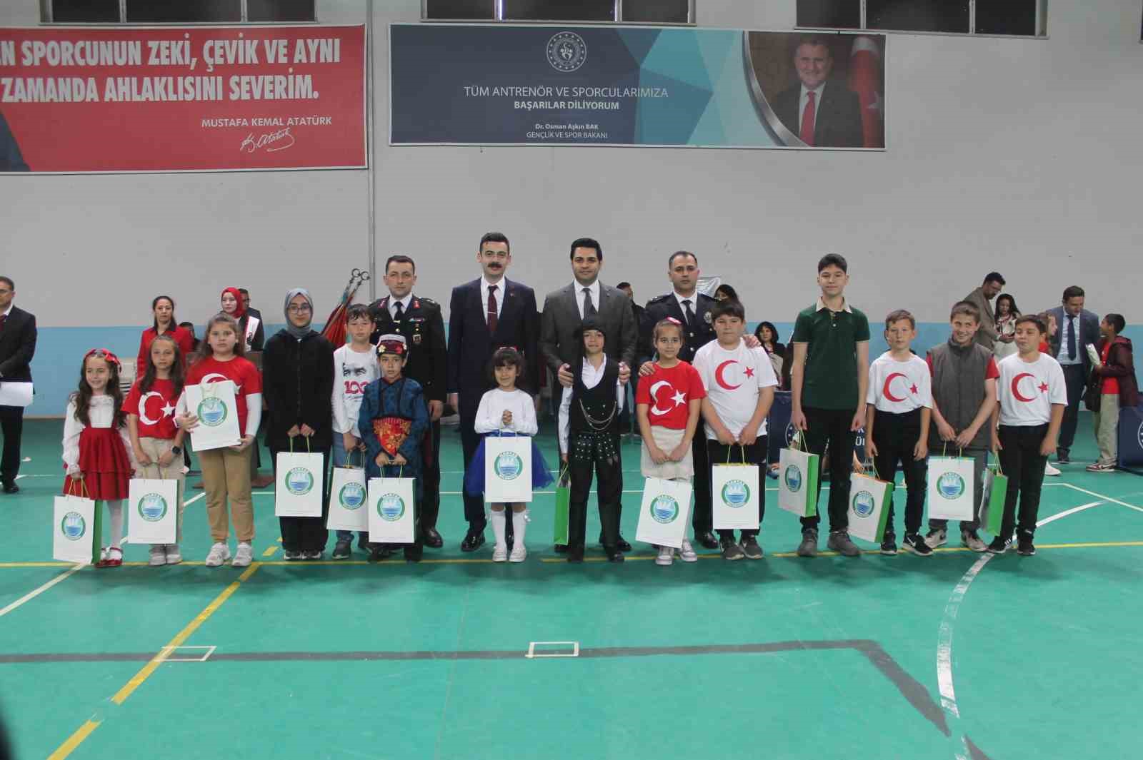 Manyas’ta 23 Nisan coşkusu