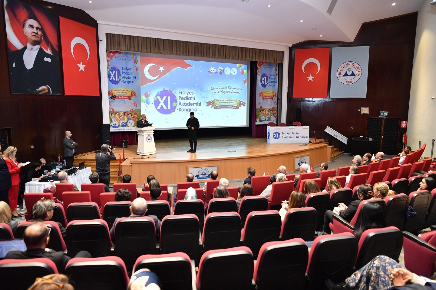 Başkan Büyükkılıç, 11. Erciyes Pediatri Akademisi Kongresi’nde hekimlerle buluştu