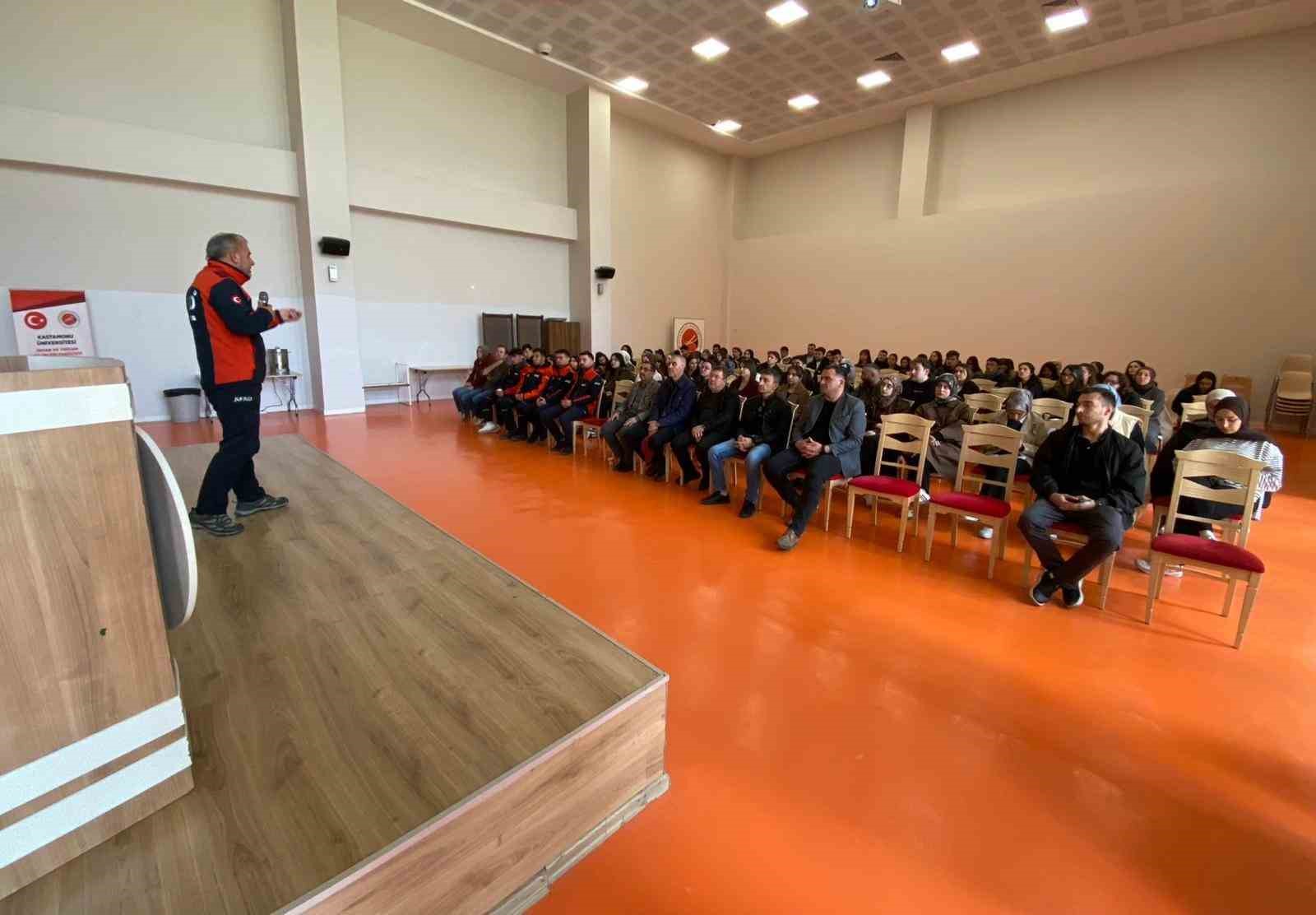 Üniversite öğrencilerine uygulamalı 