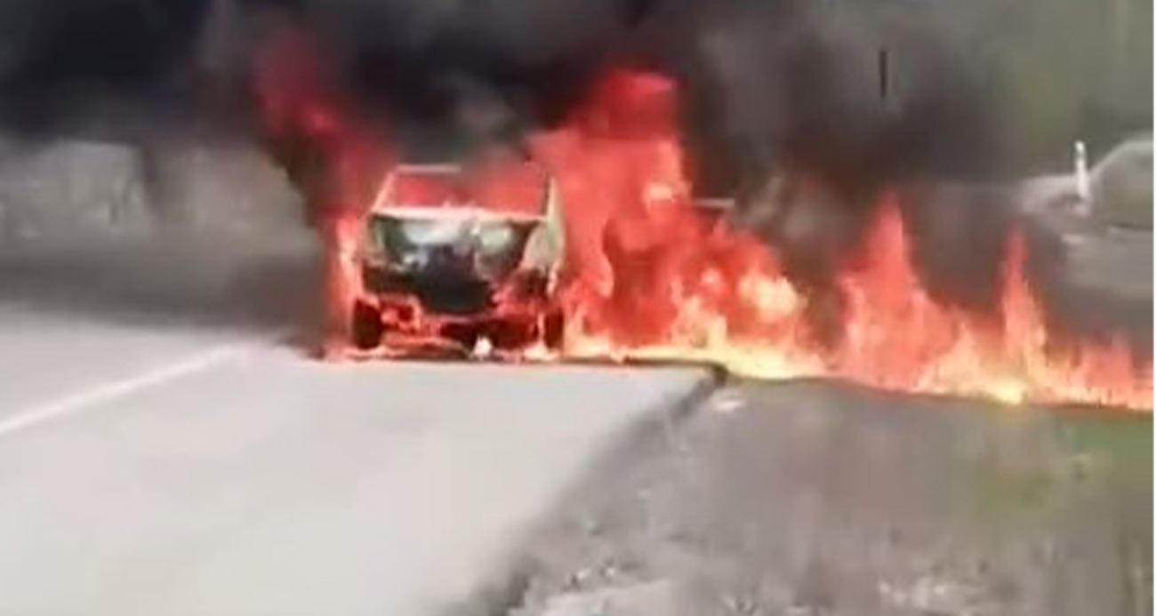Kırklareli’nde seyir halindeyken yangın çıkan araç küle döndü