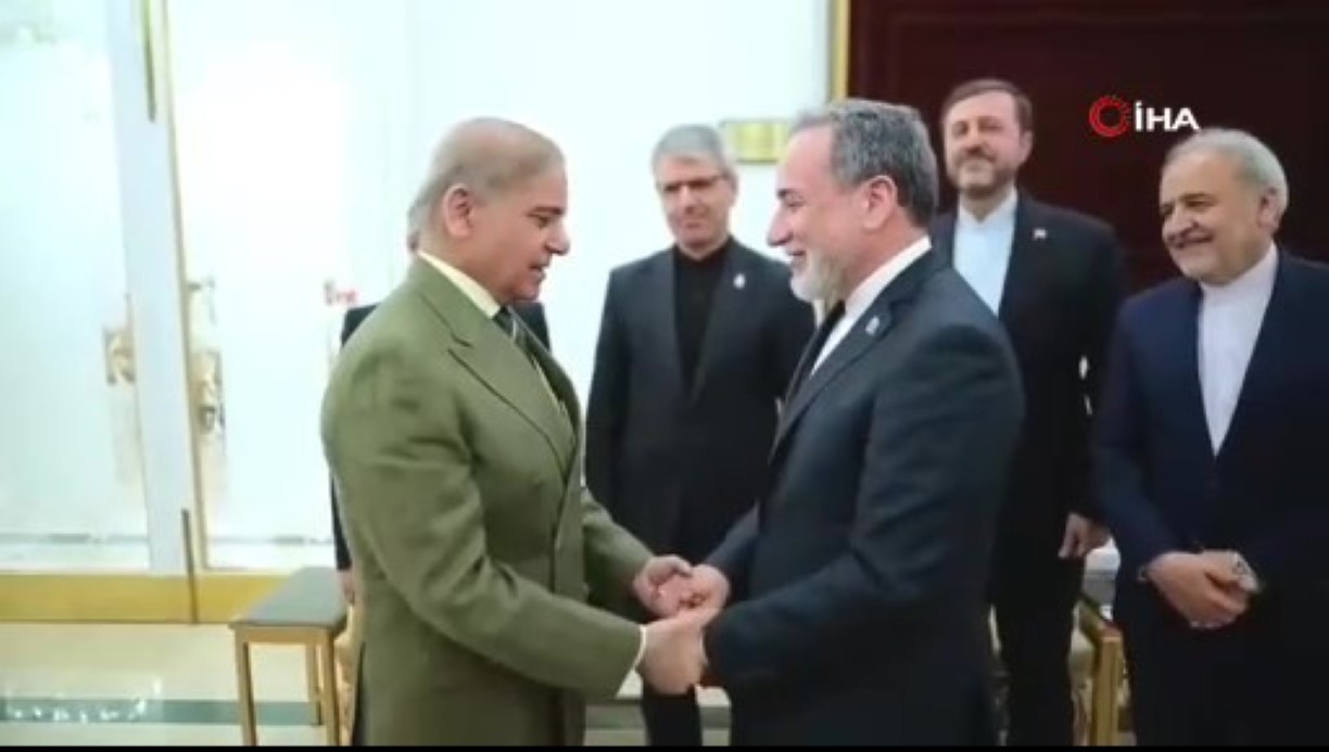 İran Dışişleri Bakanı Arakçi, Pakistan Başbakanı Şerif ile görüştü