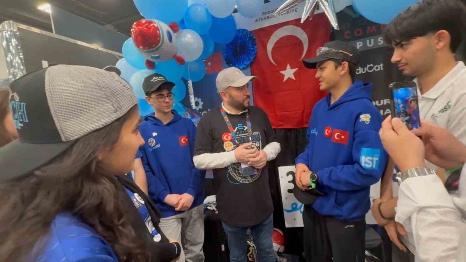 Arnavutköylü gençler ABD’de düzenlenen ‘Dünya Robot Şampiyonası’nda’ ülkemizi temsil etti