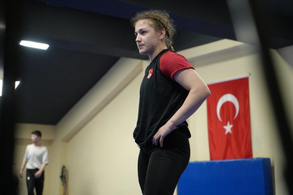 Bayburtlu milli güreşçi Akkuş Avrupa üçüncüsü oldu