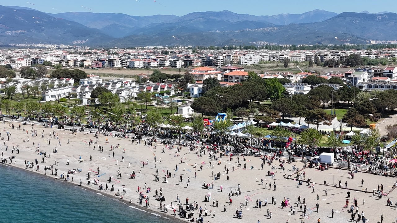 Edremit Belediyesi Geleneksel Uçurtma Şenliği yapıldı