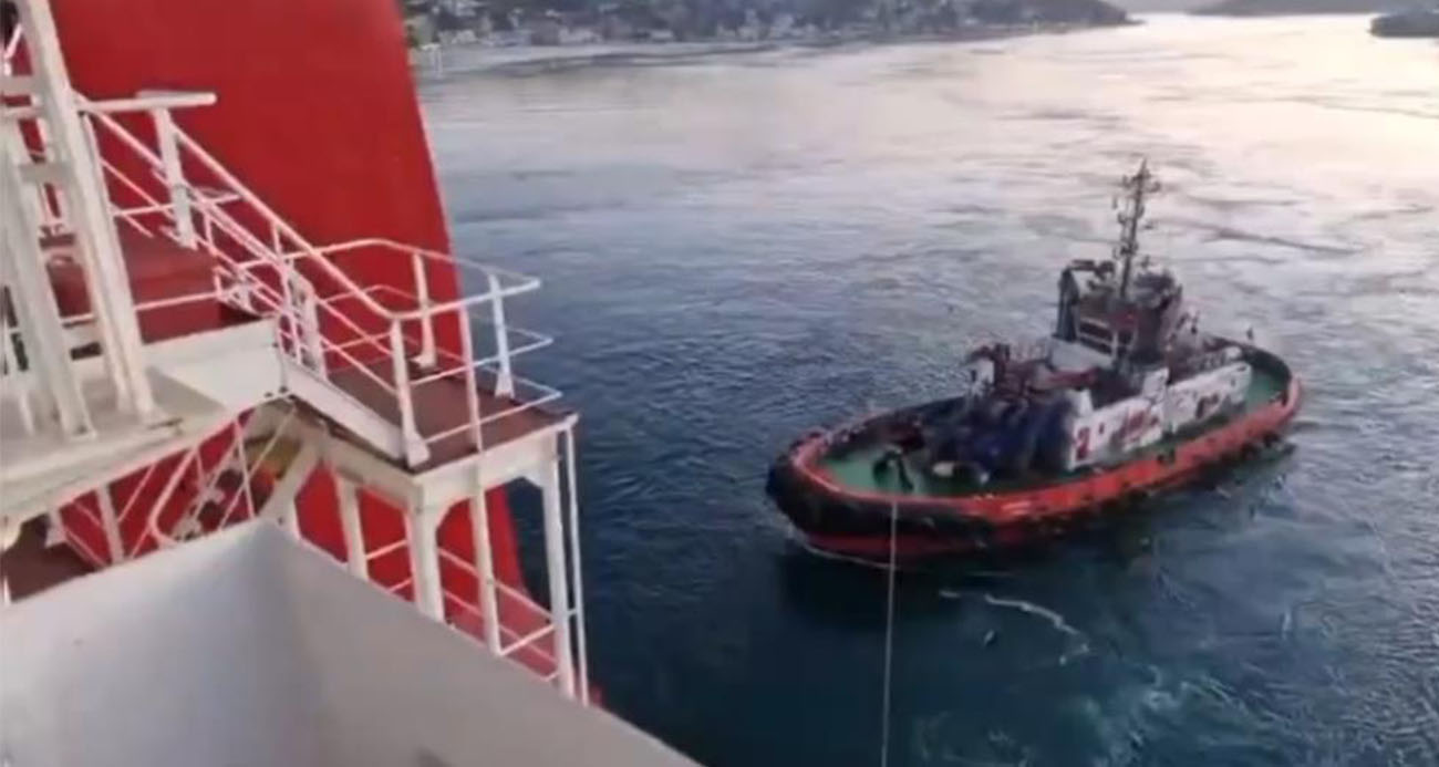 Sarıyer’de yalıya metreler kala karaya oturan konteyner gemisi yüzdürüldü