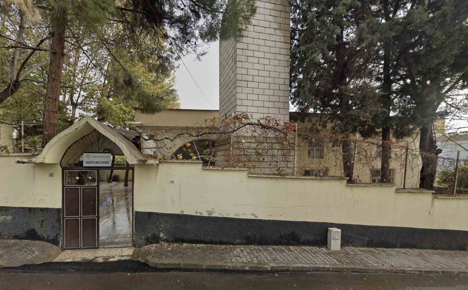 Depremde yıkılan Dostlar Camii, yeniden ayağa kalkıyor