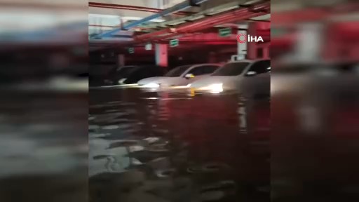 Çin’i sel vurdu, araçlar sular altında kaldı