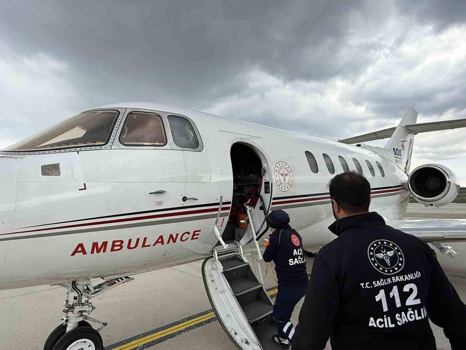 Ağrı’da tedavi gören prematüre bebek ambulans uçakla Elazığ’a sevk edildi