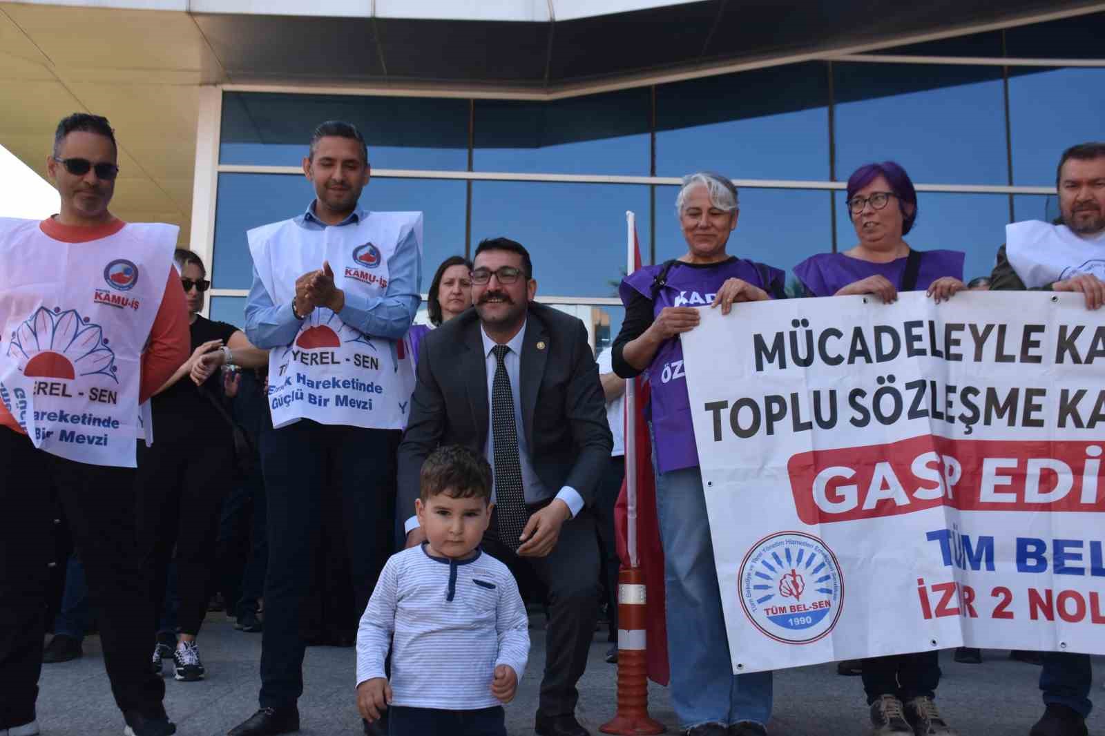 Bayraklı Belediyesi’nde memurların hak arayışı sürüyor