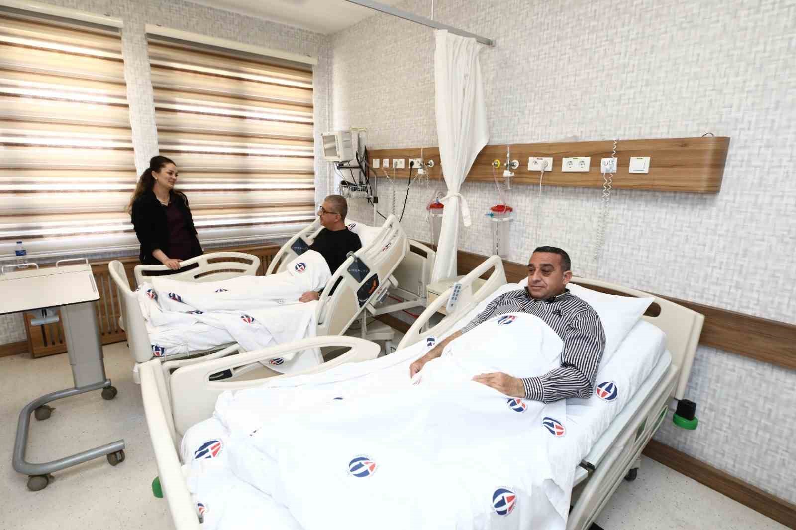 Hasta, doktoruna böbreğini verdi