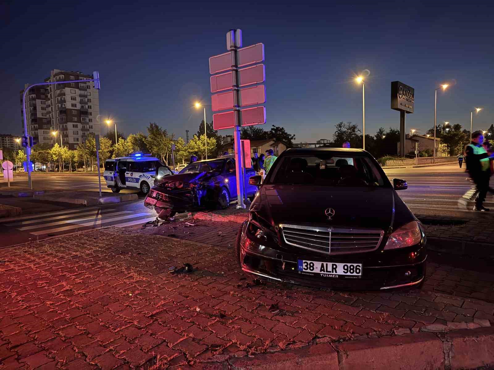 kayseri-de-iki-otomobil-carpisti-1-yarali
