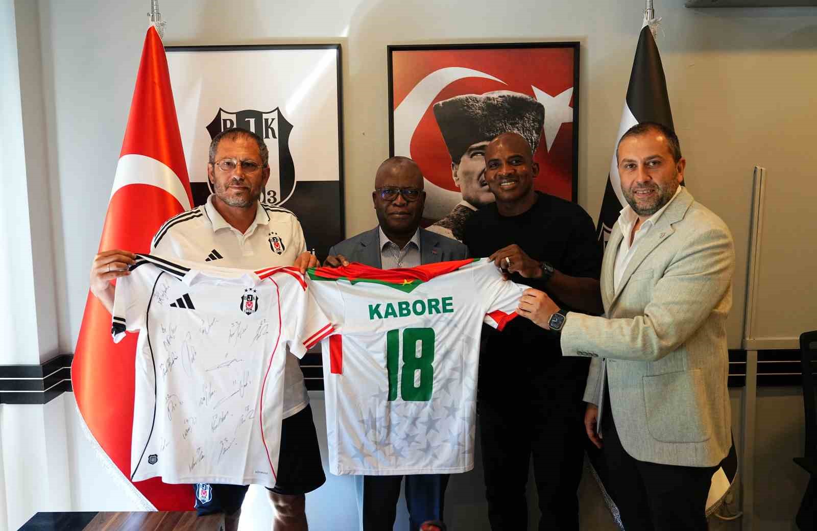 burkina-faso-buyukelcisi-vinta-some-ile-spor-buyukelcisi-charles-kabore-den-besiktas-a-ziyaret