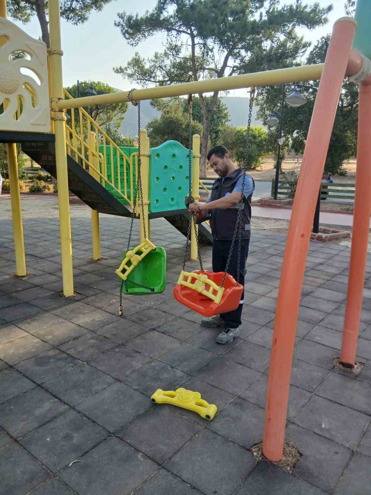 didim-belediyesi-parklarda-bakim-ve-onarim-calismalarini-surduruyor