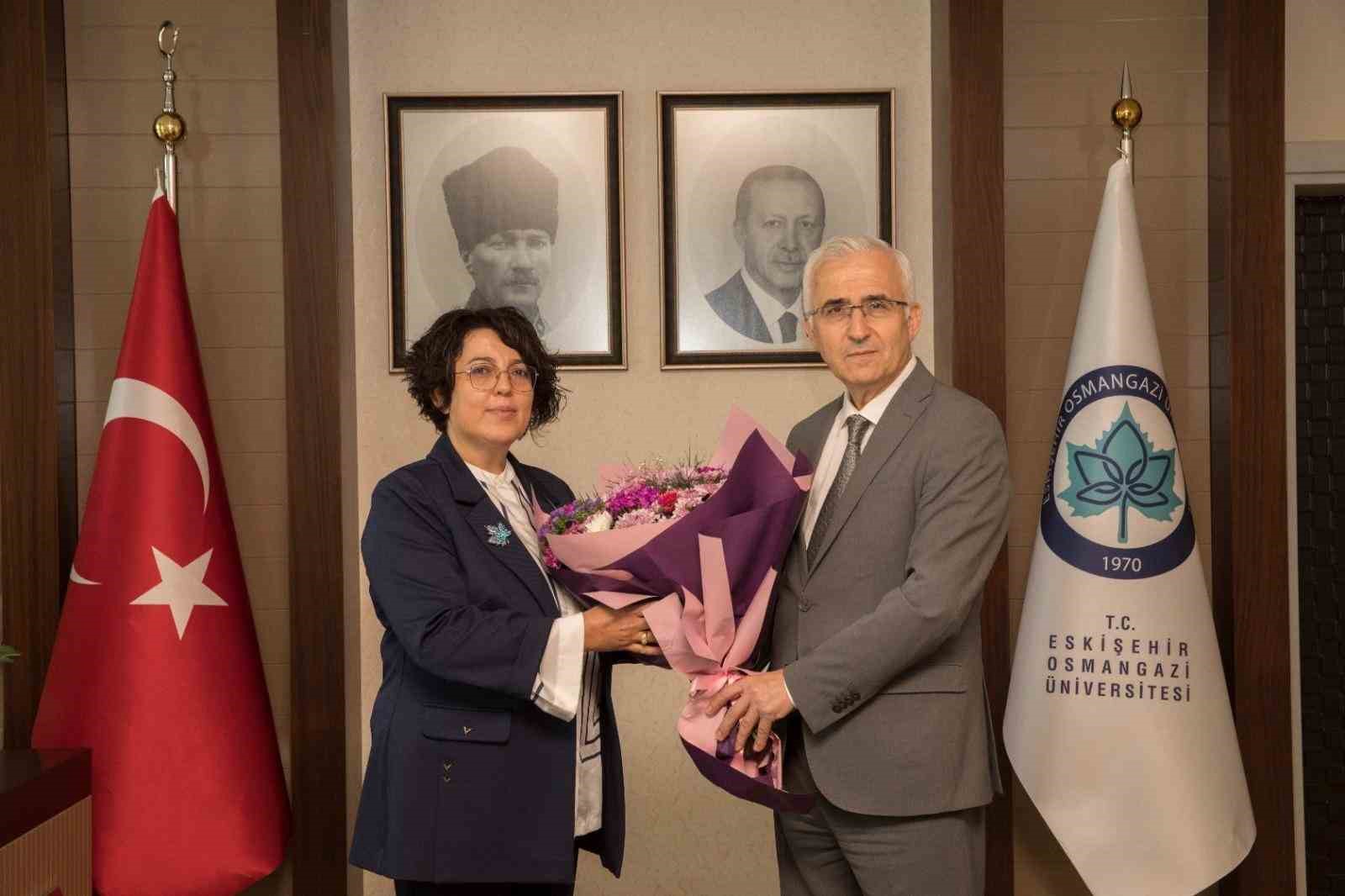 esogu-rektoru-prof-dr-emine-gumussoy-devir-teslim-toreninin-ardindan-gorevine-basladi
