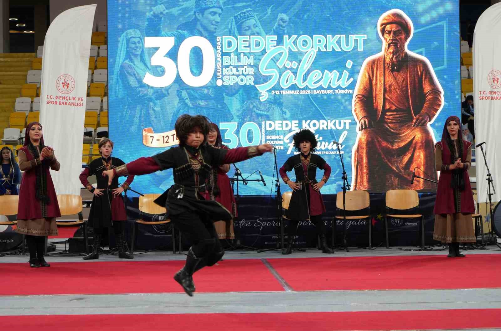 dede-korkut-soleni-nde-11-ulkeden-15-ekip-sahne-aldi