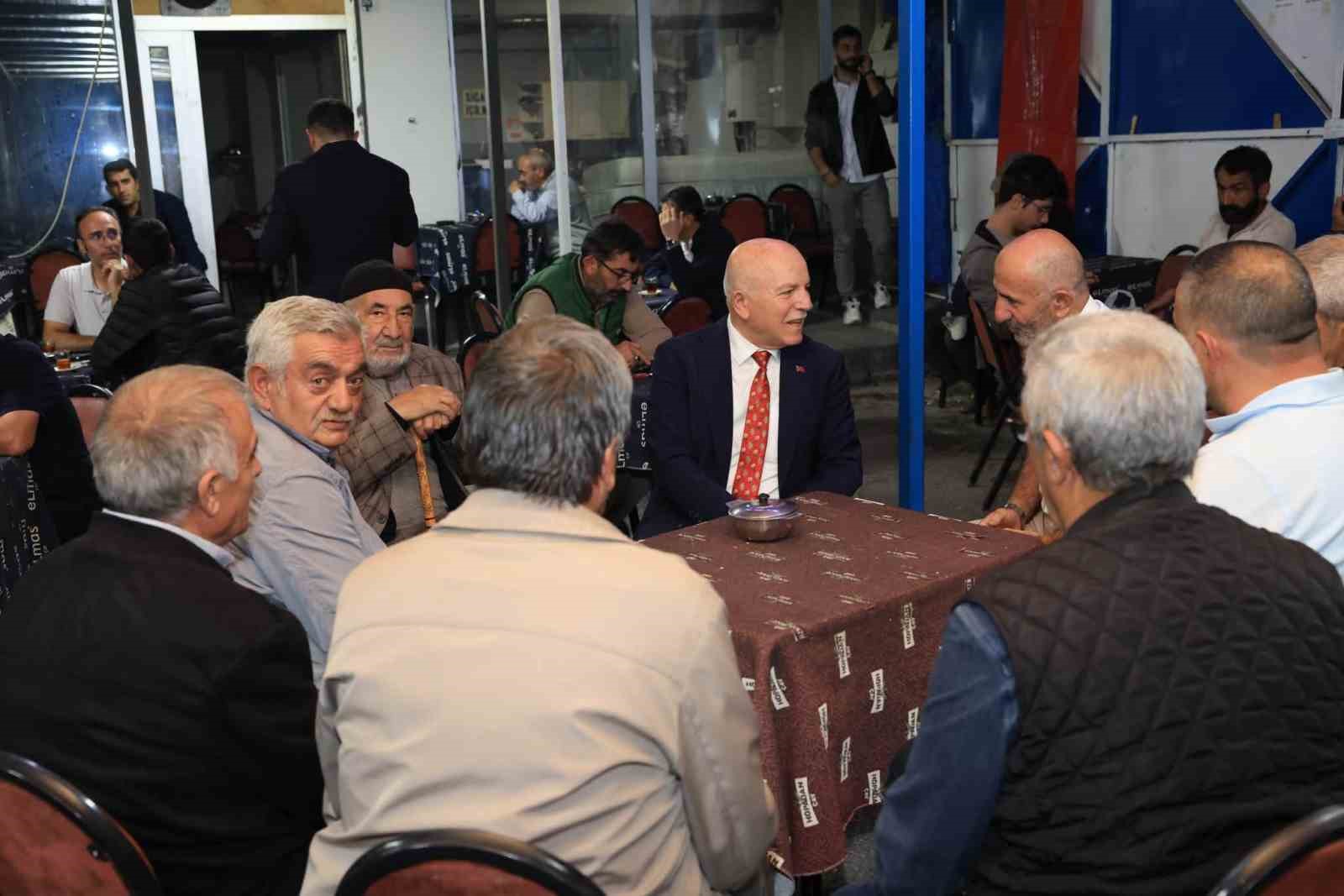 baskan-sekmen-calismalari-yerinde-inceledi-vatandasla-cay-icip-sohbet-etti