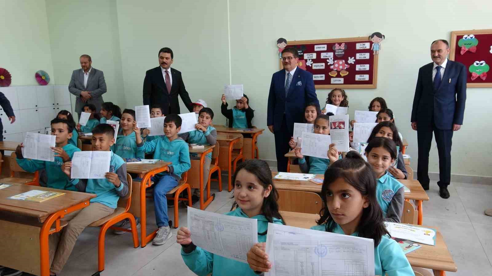 van-da-275-bin-826-ogrenci-karne-heyecani-yasadi
