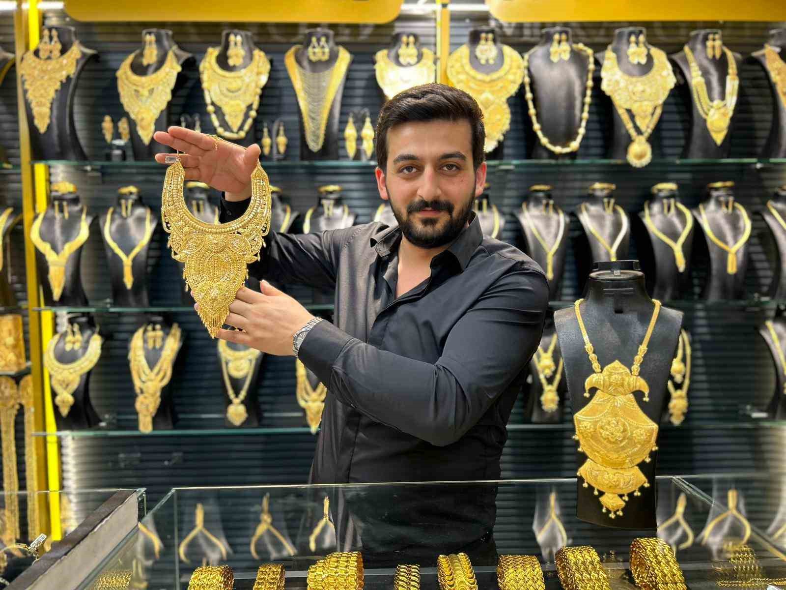 van-da-dugun-yapanlarin-yeni-tercihi-altin-gorunumlu-setler
