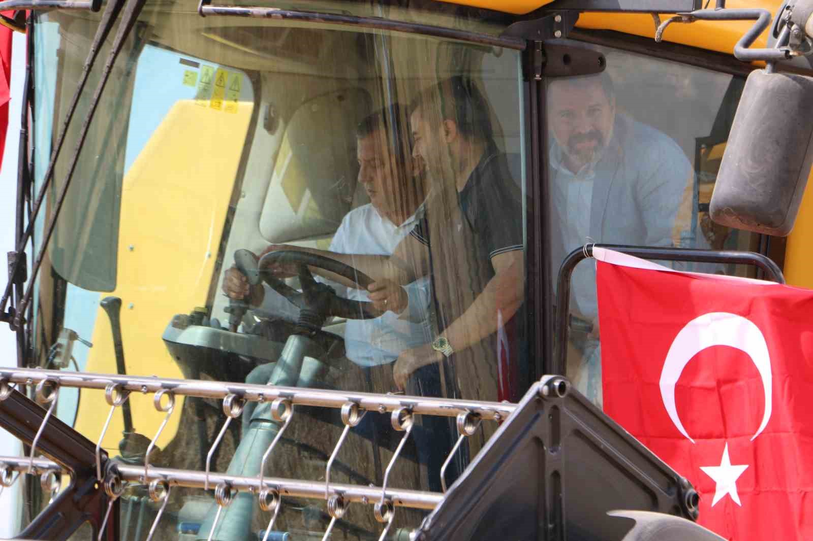 chp-grup-baskani-ozel-diyarbakir-da-bicerdoverle-bugday-bicti