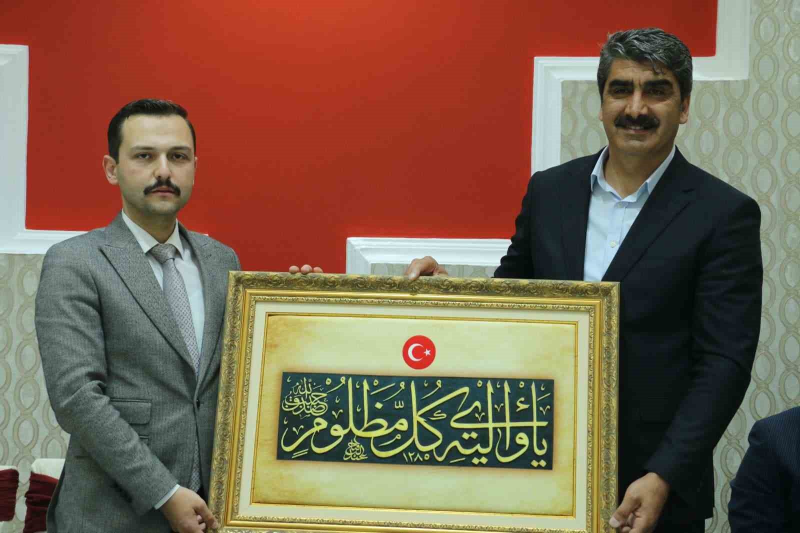 askale-kaymakami-emre-oguzturk-e-duygu-dolu-veda