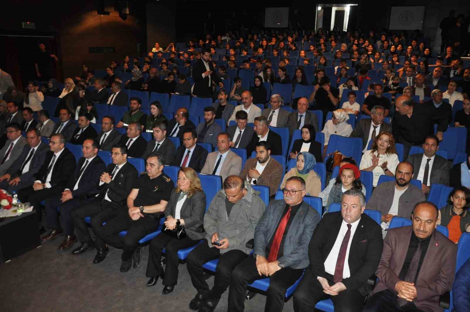 kars-ta-kitap-seferberligi-98-bin-kitap-okundu-en-cok-okuyan-ogrenci-ve-veliler-odullendirildi