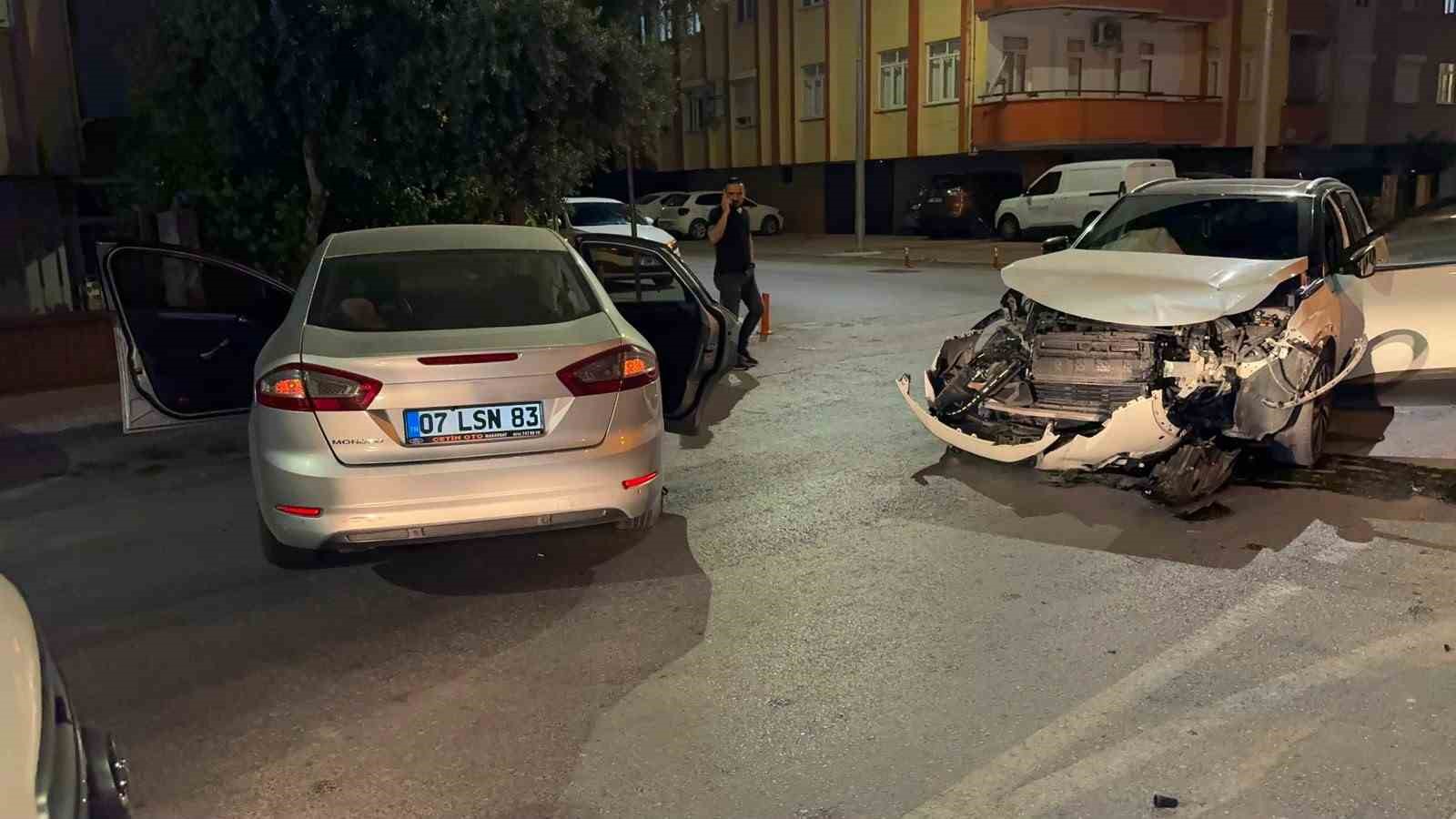manavgat-ta-otomobiller-carpisti-4-yarali