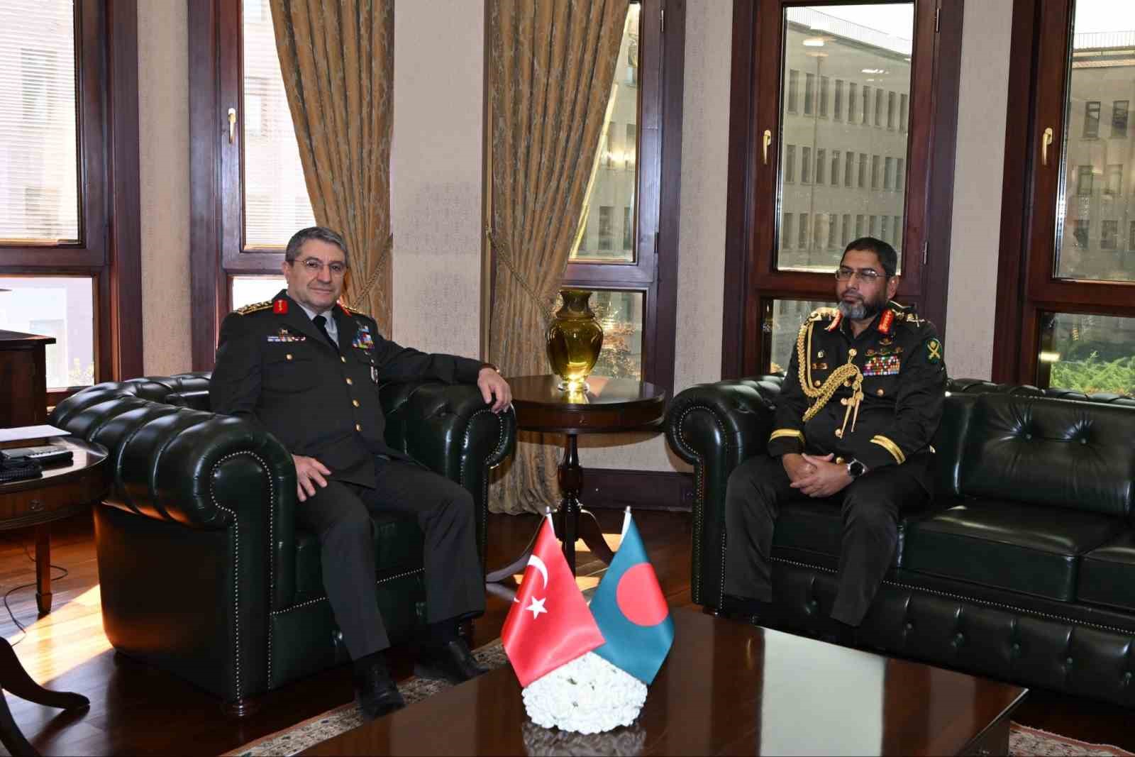 genelkurmay-baskani-orgeneral-bayraktaroglu-banglades-kara-kuvvetleri-komutani-ile-gorustu