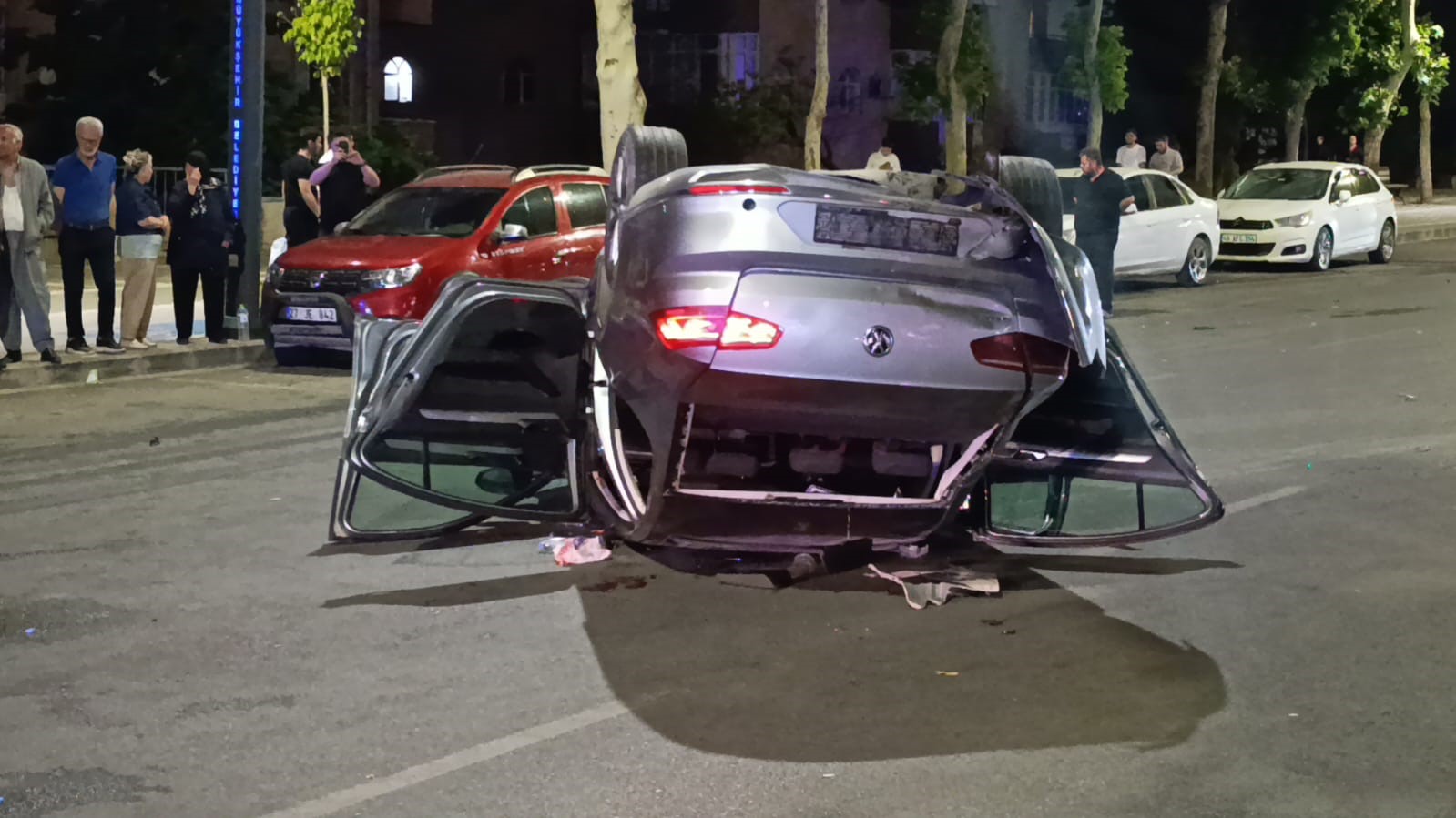 kahramanmaras-ta-trafikte-yaris-kazayla-bitti-5-yarali