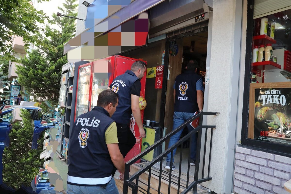 eskisehir-de-polis-ekiplerinden-genis-capli-okul-cevresi-ve-servis-denetimi