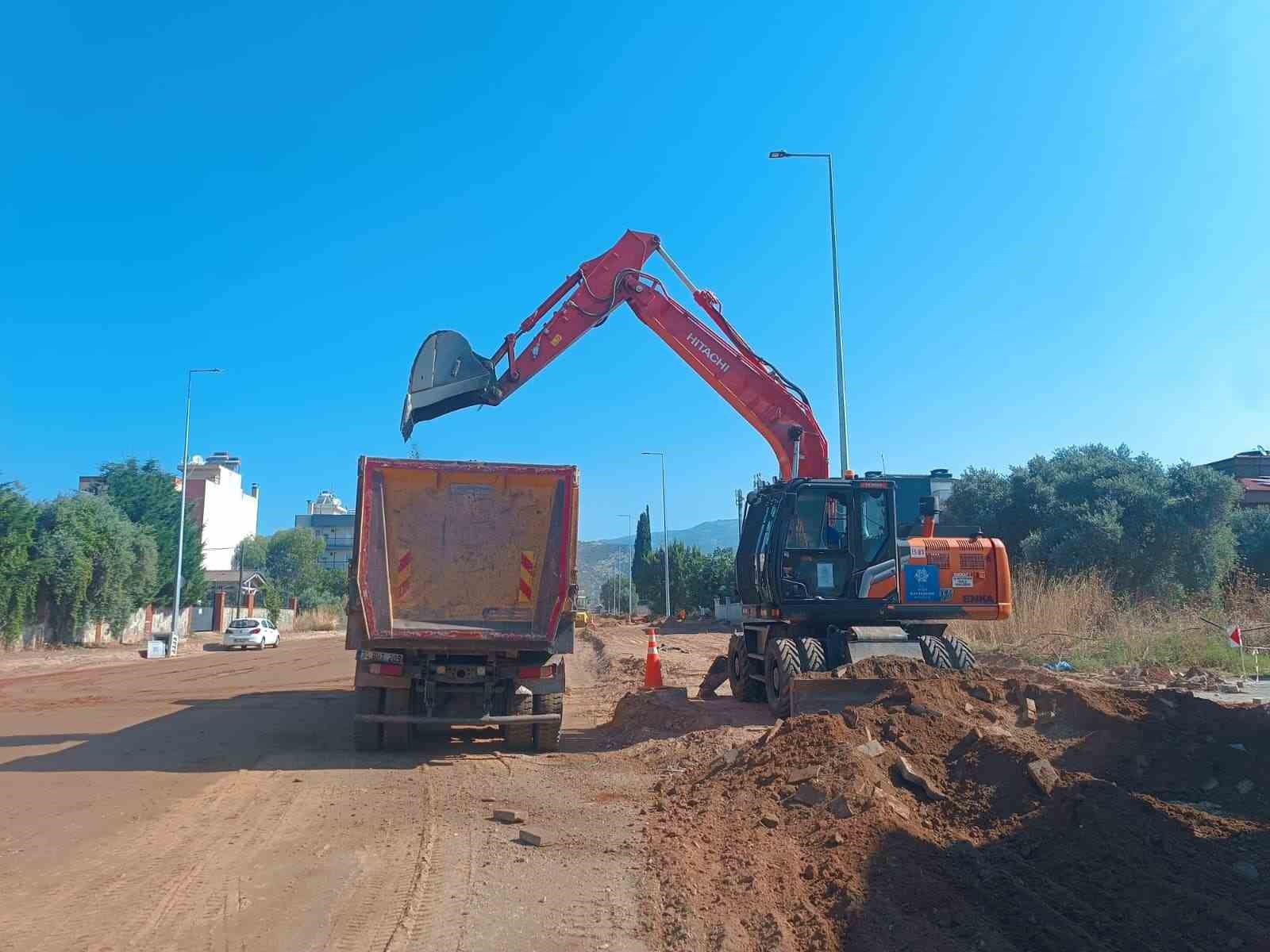 aydin-buyuksehir-in-yol-calismalari-devam-ediyor
