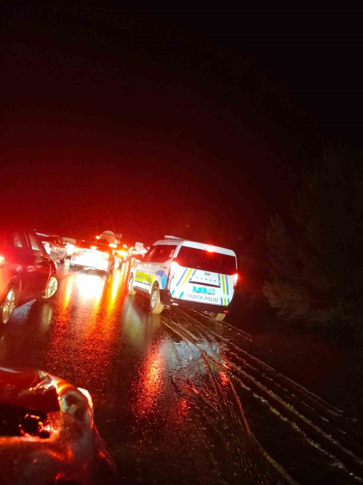 dere-tasmasi-yolu-tek-seride-dusurdu