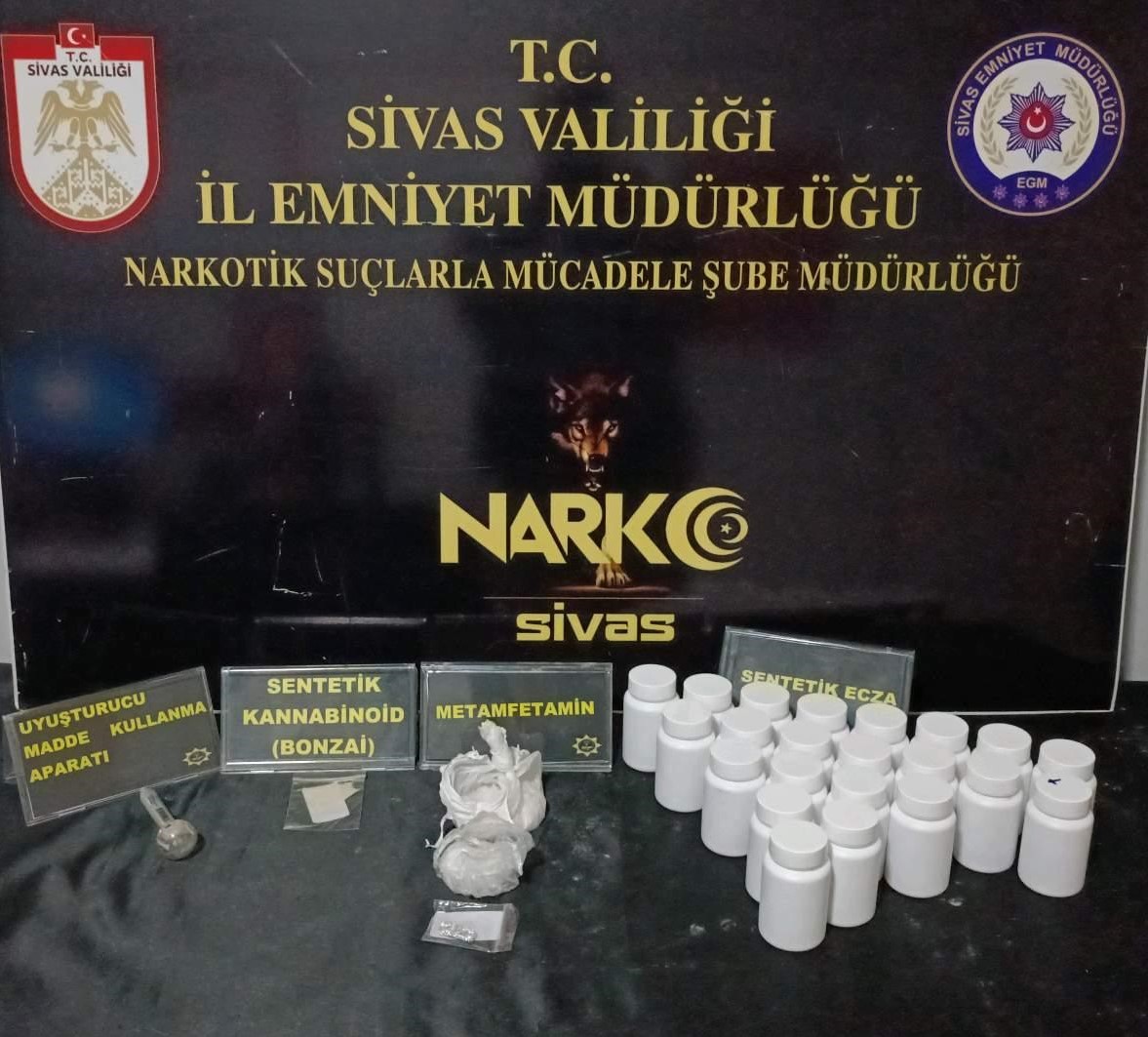 sivas-ta-uyusturucu-operasyonu-2-kisi-tutuklandi-bol-miktarda-uyusturucu-madde-ele-gecirildi