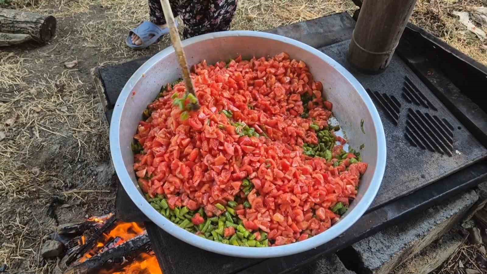 yazin-ucuzunu-alip-kisa-sakliyorlar-kadinlarin-imece-telasi