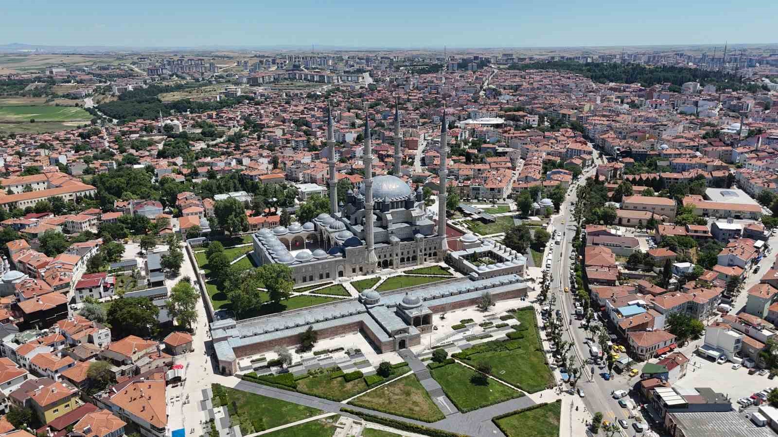 selimiye-de-tarihi-gun-cumhurbaskani-erdogan-a-edirne-de-buyuk-sevgi-seli