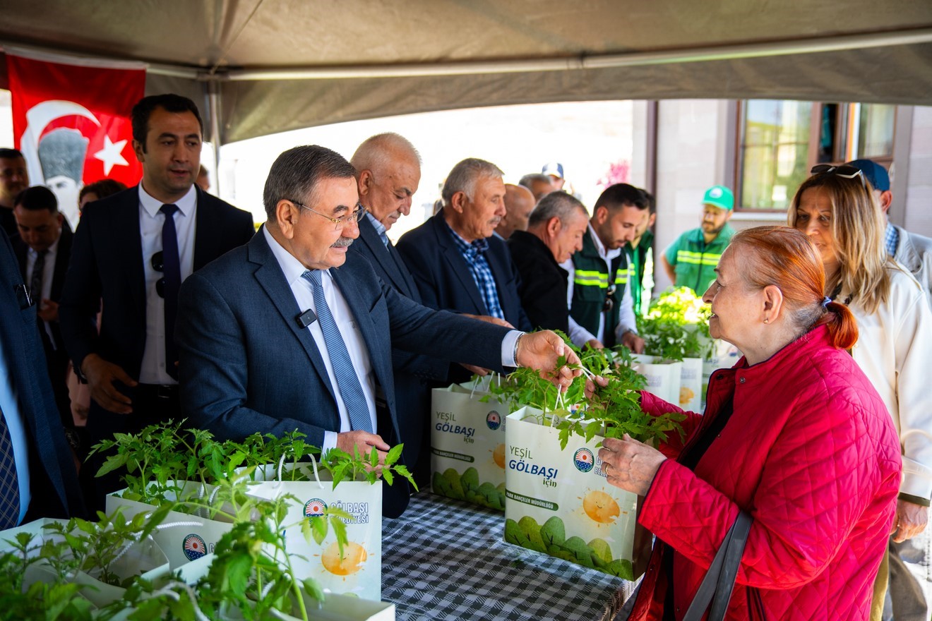 golbasi-nda-vatandaslara-190-bin-ata-tohumu-fidesi-dagitildi