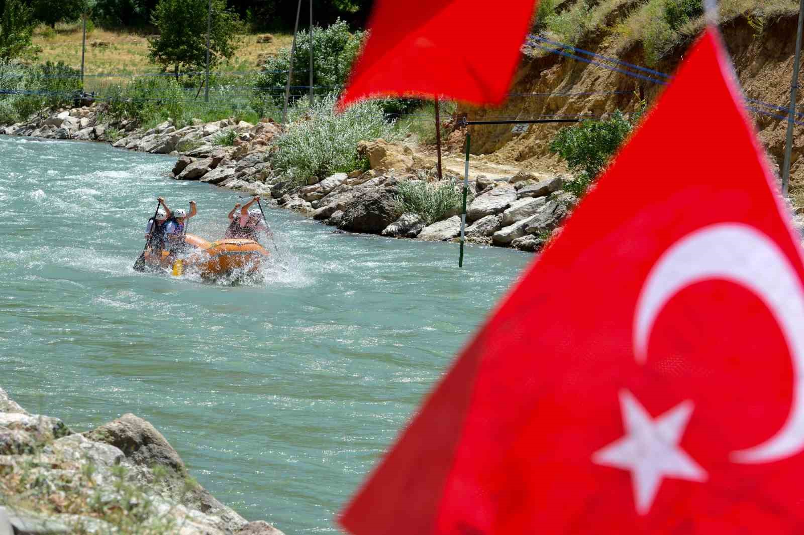 rafting-turkiye-sampiyonasi-3-ayak-yarislari-catak-ta-sona-erdi