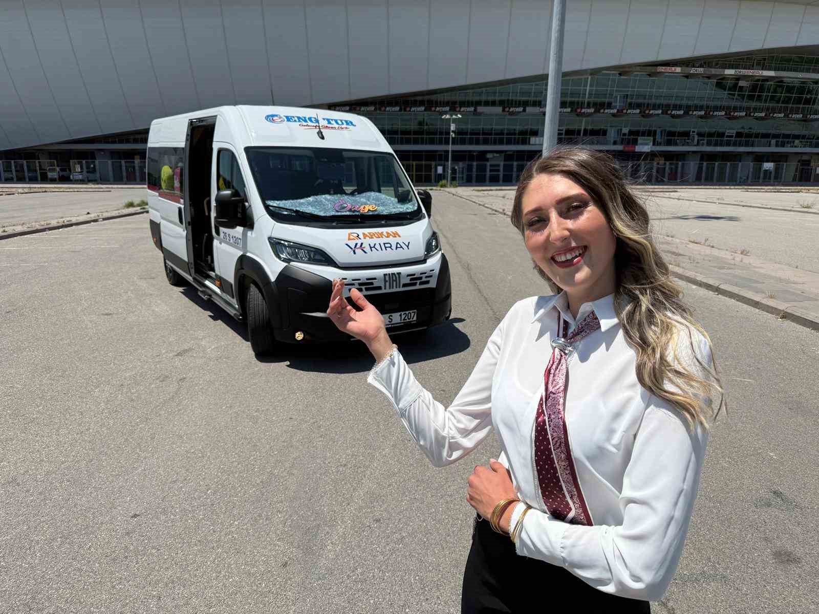 eskisehir-de-universite-mezunu-kadin-servis-soforu-olmaz-diyenlere-inat-direksiyon-salliyor