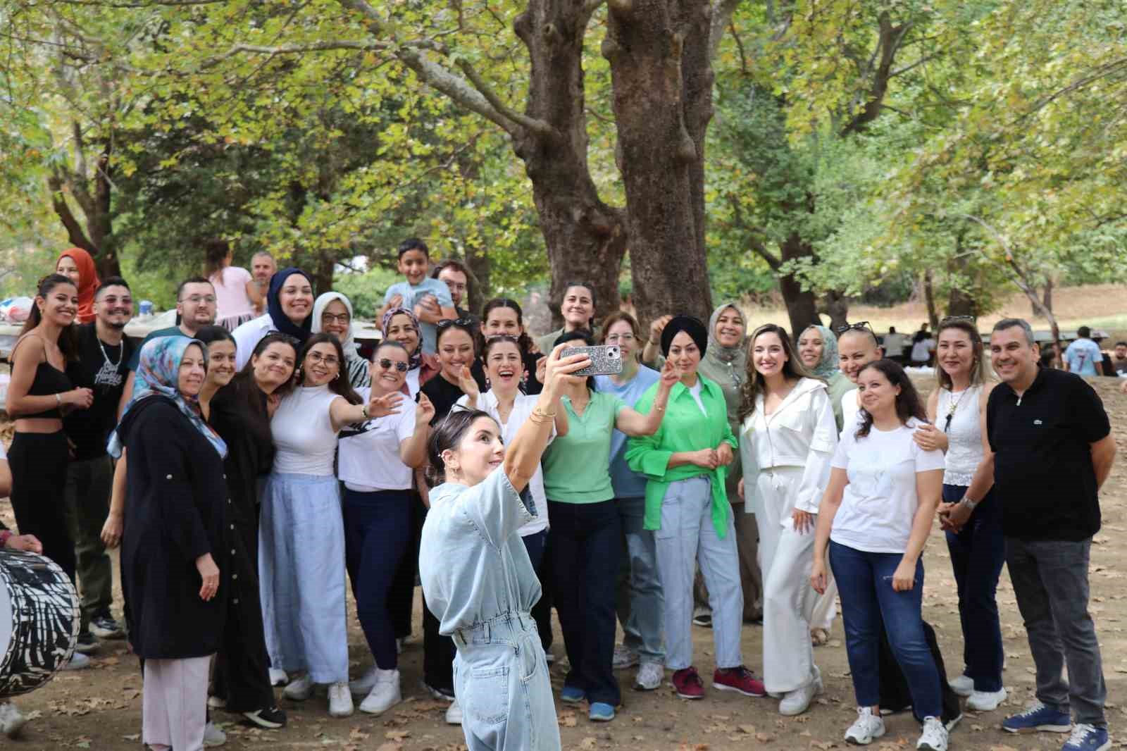 egekent-hastanesi-calisanlari-yilin-yorgunlugunu-atti