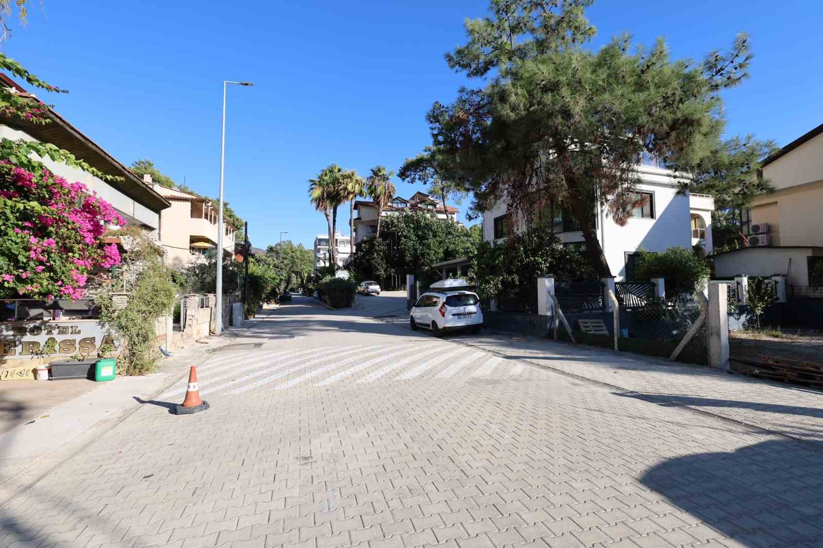 marmaris-adakoy-de-yollar-yenilendi