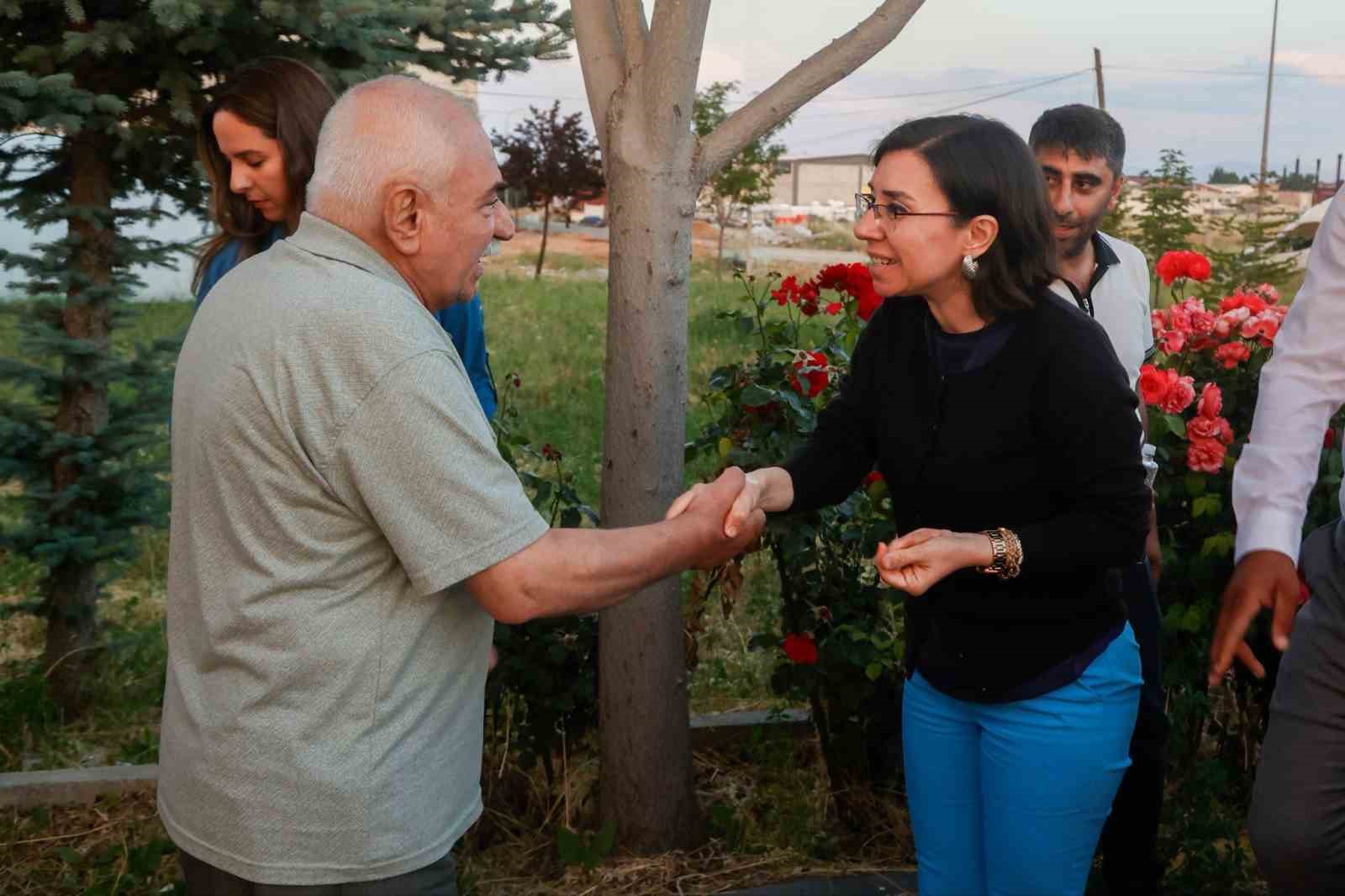 baskan-vekili-ozkan-muharrem-ayi-iftarinda-vatandaslarla-bulustu