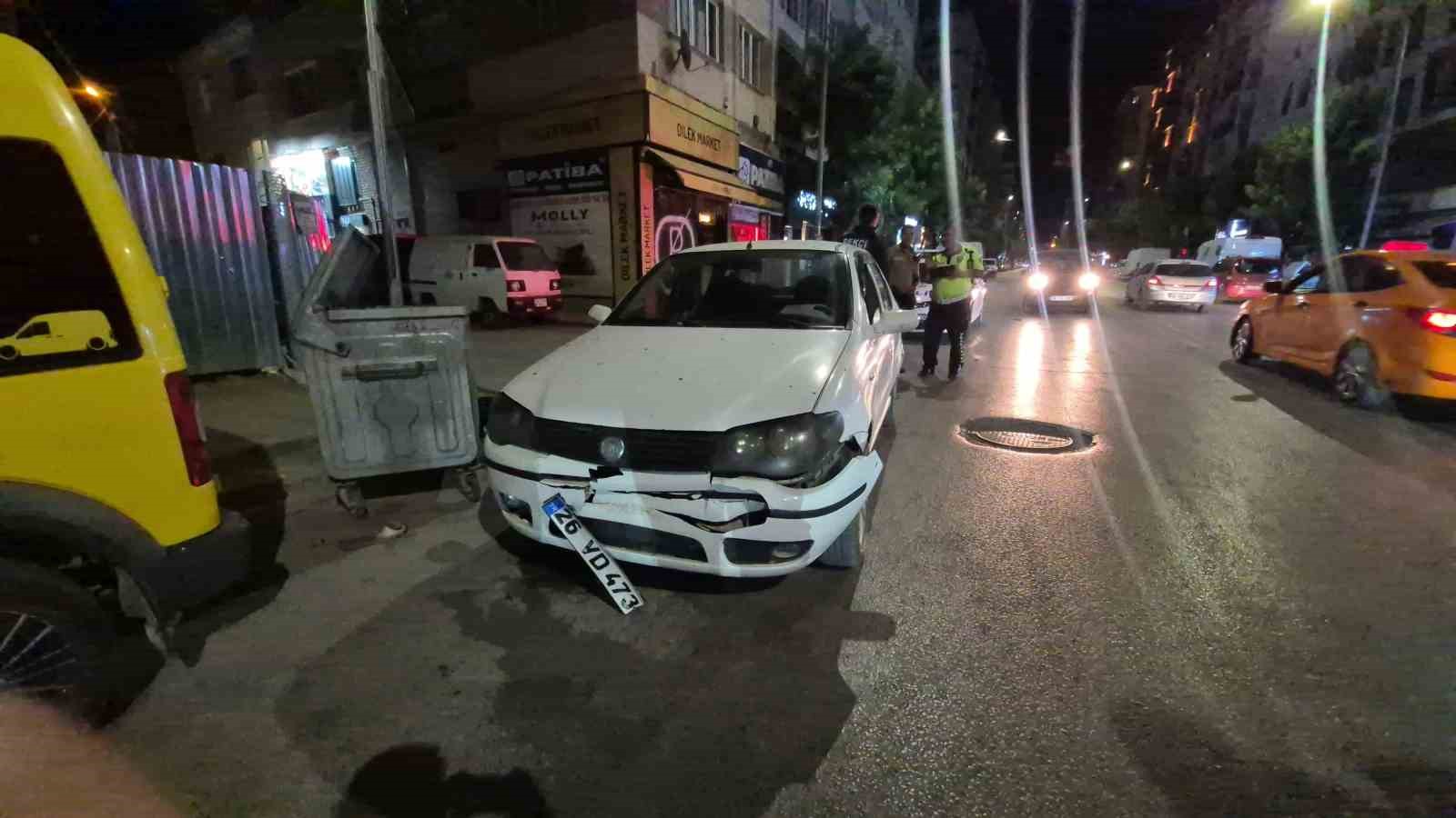 minibus-surucusu-para-sayarken-onundeki-araca-carpti-1-i-cocuk-2-yarali