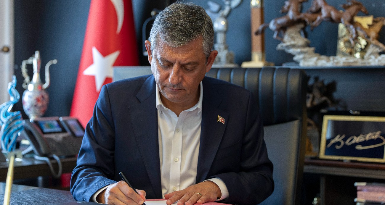 ozgur-ozel-ve-90-milletvekili-chp-den-istifa-etti
