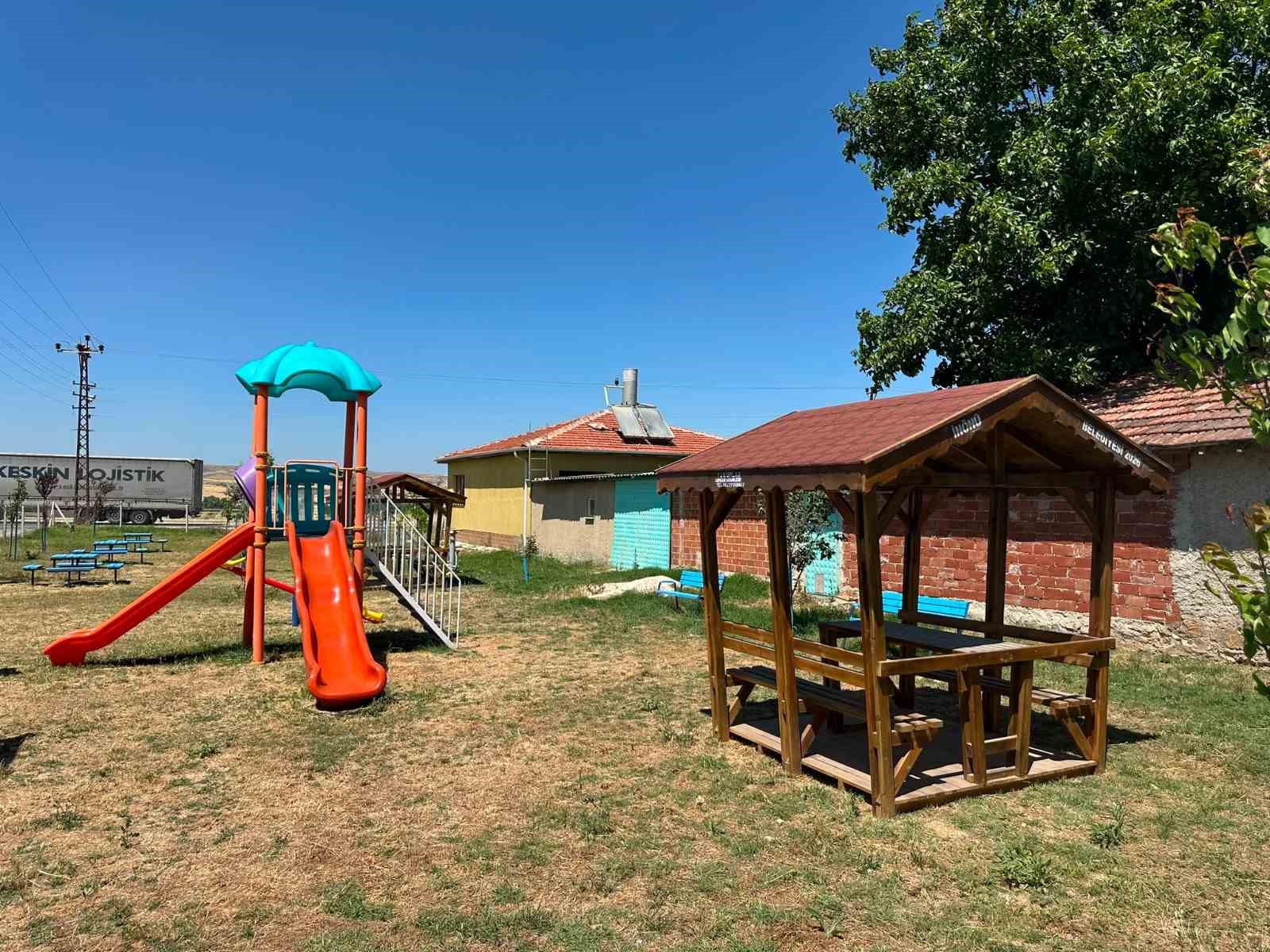 inonu-belediyesi-nden-park-ve-sosyal-alanlara-kamelya-destegi
